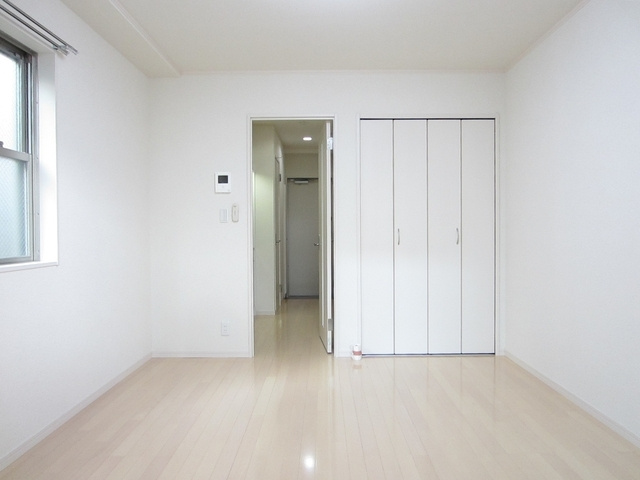 アンプルールフェール十条の寝室|2面採光の角部屋ですよ