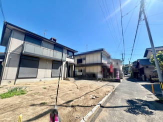 【前面道路含む現地写真】 | 千原２丁目　中古戸建 | 周辺にはスーパーや薬局など、商業施設がそろっていますよ！とても住みやすい環境です