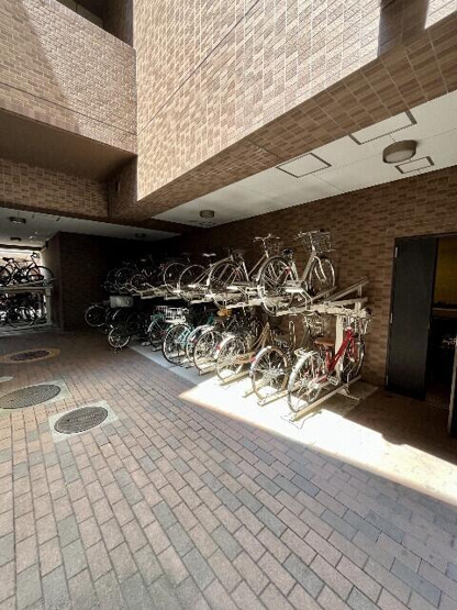 【ロビー】 | ＦＯＲＥＳＴＡ戸越銀座 | 駐輪場