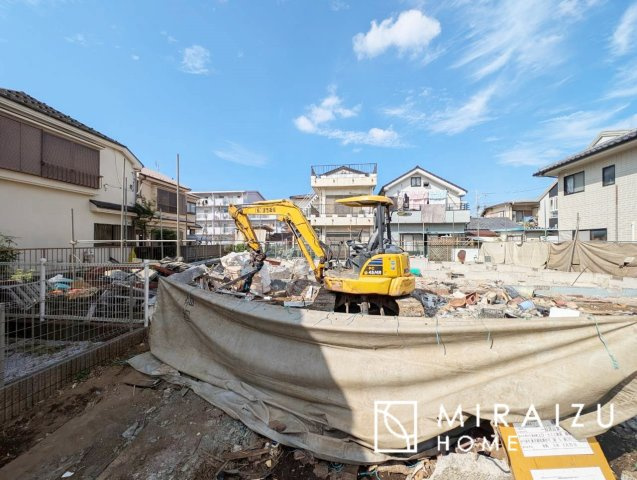 【外観】 | 陽当たりが心地の良いリビング空間です。日中はカーテンを開けて自然な光を取り込みリラックスして過ごしたいですね、照明器具もセンスの良いものを使いたいですね。
