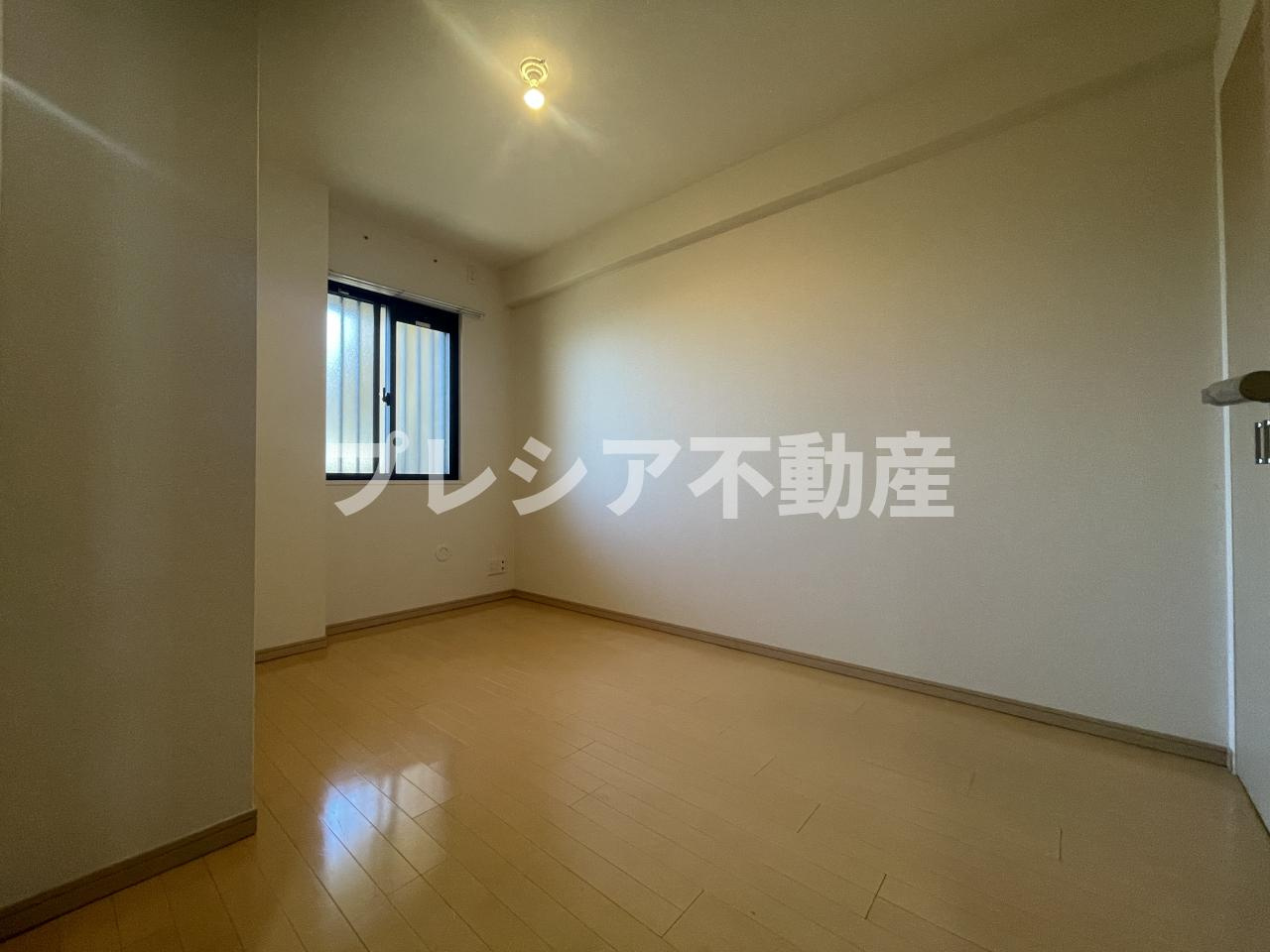 ハイツ甲四公園の洋室