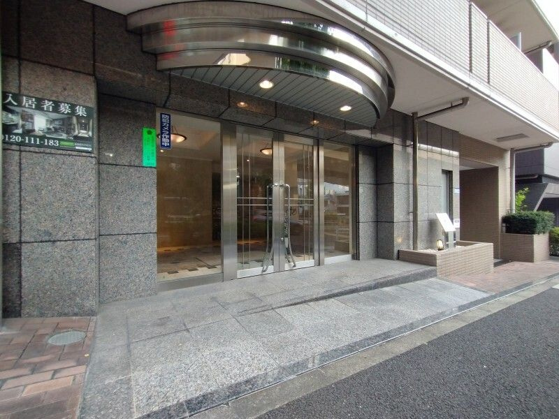 パレステュディオ目黒東のエントランス|落ち着いたエントランスです