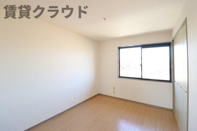 サンベルテ　Ⅲの洋室|使い勝手のいい洋室です