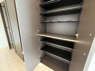 東松山市松葉町　アパート新築工事の収納|下駄箱（イメージ）