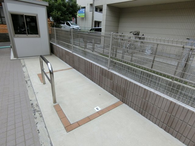 リブリ・朝霞本町の駐車場