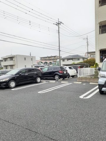 ラフレシール桜の駐車場