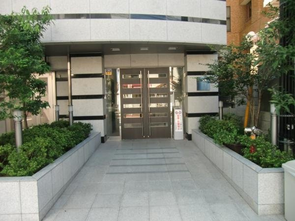 コンシェリア駒込のエントランス|毎日通るエントランスはこのようになっています
