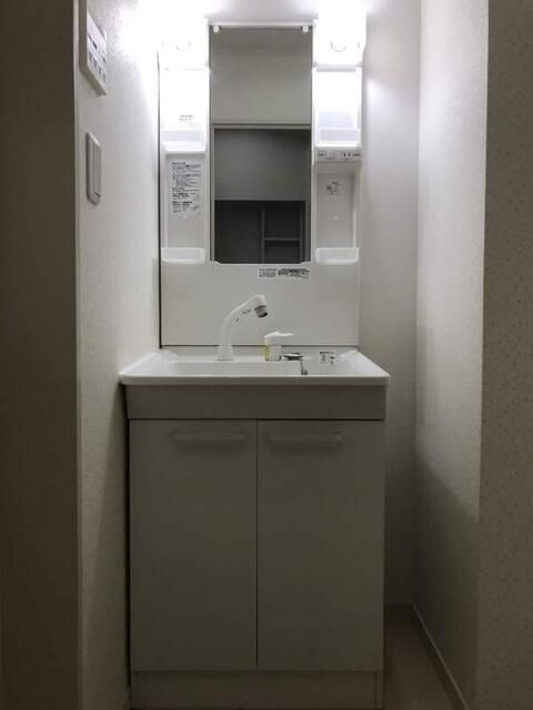 アンプルールフェール十条の洗面所