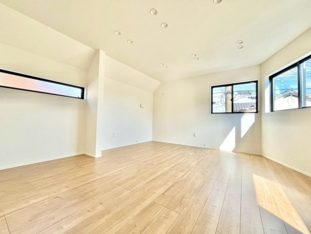 練馬区上石神井1丁目 　新築戸建の居間・リビング|2026.10.12撮影

現地ご見学希望・資料請求などお気軽にお問い合わせ下さい！
03-5990-5201
