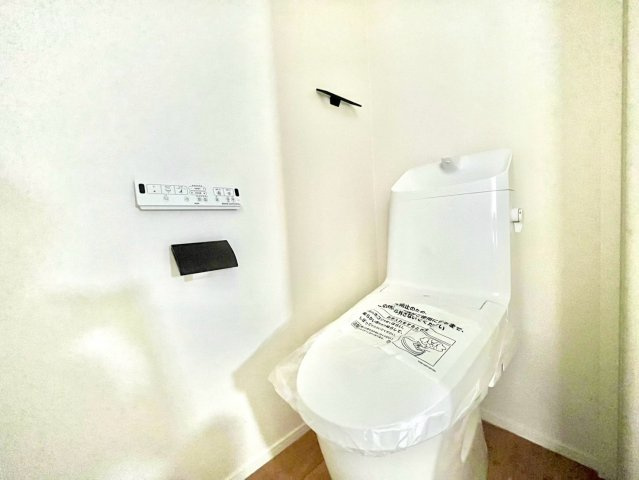 練馬区上石神井1丁目 　新築戸建のトイレ|2026.10.12撮影

現地ご見学希望・資料請求などお気軽にお問い合わせ下さい！
03-5990-5201