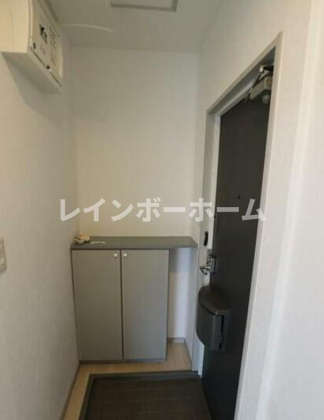 サンビレッジ和光A棟の玄関