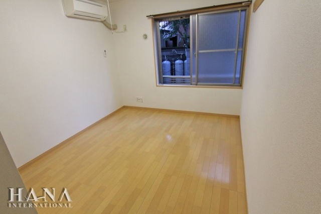 ＭＹ・ピュア千住曙町Ｂの寝室|フローリングの居室でおそうじも楽ちん