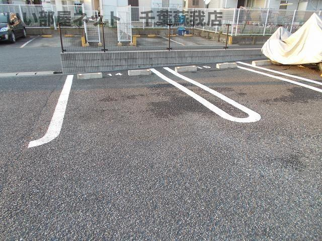 サンリット・スクェアⅡの駐車場|車をお持ちの方に嬉しい駐車場付きの物件です