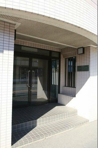 所沢市緑町４丁目の賃貸マンションのエントランス