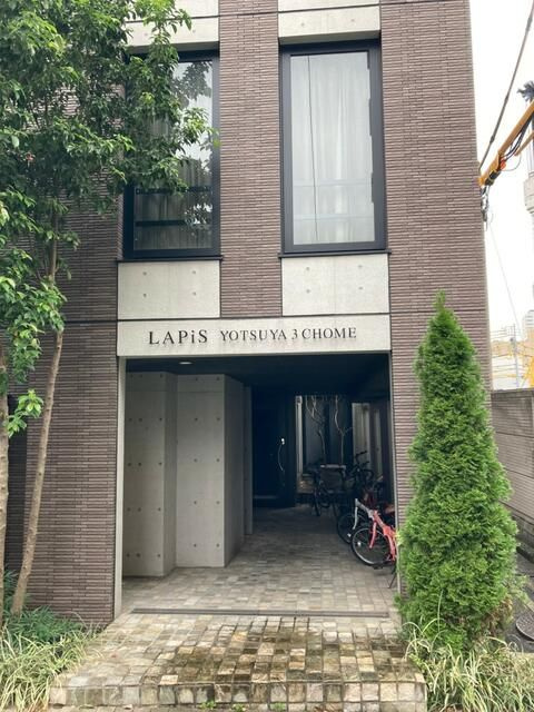 ラピス四谷三丁目の外観