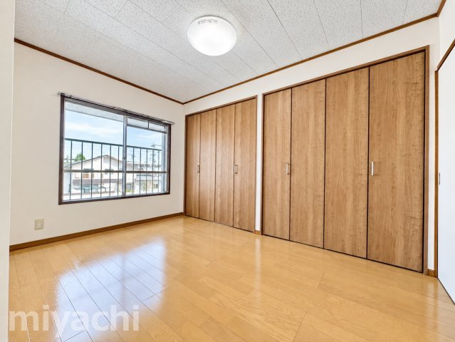 山田ビルの洋室