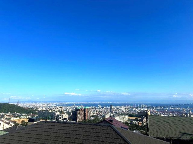 大月台の展望|開放的なバルコニーは見晴らしもよく、太陽の温かな温もりをめいっぱい受け止めてくれます。
