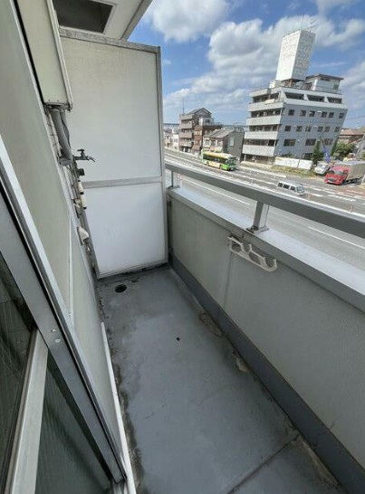江戸川区西小松川町の賃貸マンションのバルコニー