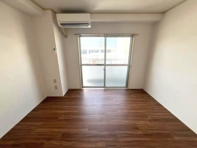 江戸川区西小松川町の賃貸マンションの居間・リビング