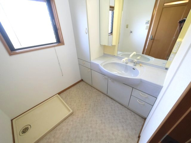 山武市殿台　中古戸建の独立洗面台|内装リフォーム済み令和8年9月　3LDK 駐車2台 スーパーカスミ徒歩約24分 閑静な分譲地内