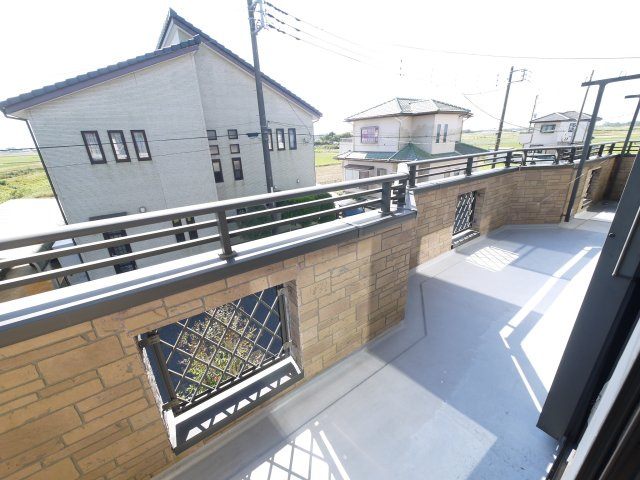 山武市殿台　中古戸建のバルコニー|内装リフォーム済み令和8年9月　3LDK 駐車2台 スーパーカスミ徒歩約24分 閑静な分譲地内