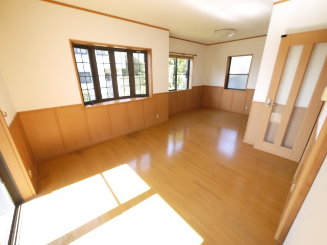 山武市殿台　中古戸建の居間・リビング|内装リフォーム済み令和8年9月　3LDK 駐車2台 スーパーカスミ徒歩約24分 閑静な分譲地内