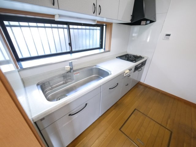 山武市殿台　中古戸建のキッチン|内装リフォーム済み令和8年9月　3LDK 駐車2台 スーパーカスミ徒歩約24分 閑静な分譲地内