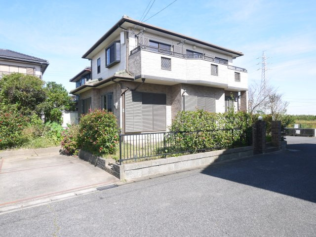 山武市殿台　中古戸建の外観|内装リフォーム済み令和8年9月　3LDK 駐車2台 スーパーカスミ徒歩約24分 閑静な分譲地内