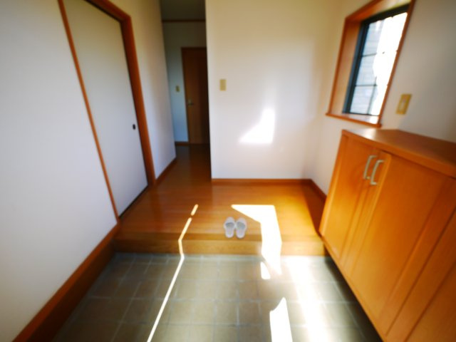 山武市殿台　中古戸建の玄関|内装リフォーム済み令和8年9月　3LDK 駐車2台 スーパーカスミ徒歩約24分 閑静な分譲地内