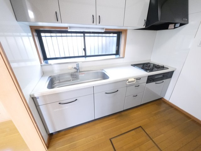 山武市殿台　中古戸建のキッチン|内装リフォーム済み令和8年9月　3LDK 駐車2台 スーパーカスミ徒歩約24分 閑静な分譲地内