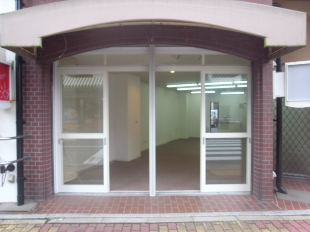 尼崎市南塚口町６丁目の店舗事務所