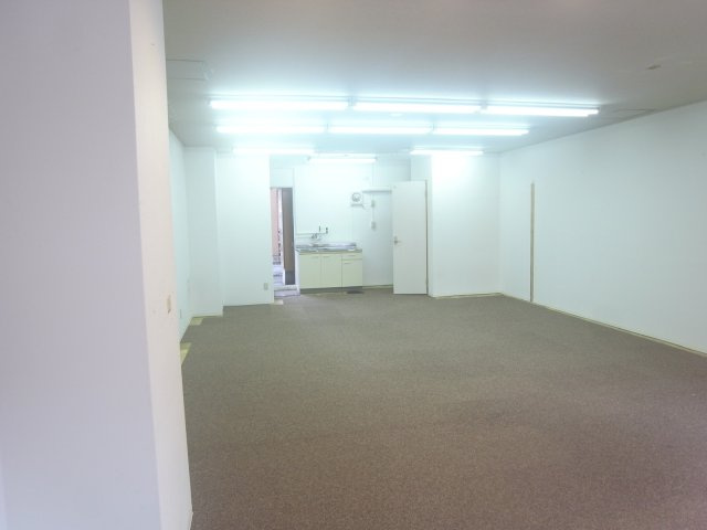 尼崎市南塚口町６丁目の店舗事務所