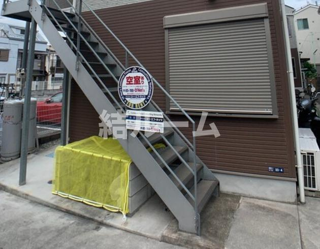 北区滝野川５丁目のアパートのエントランス