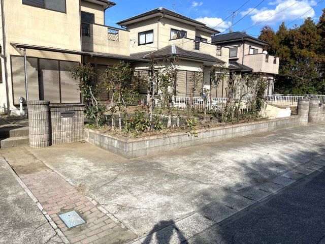 長生村水口1084戸建の駐車場|外壁塗装前