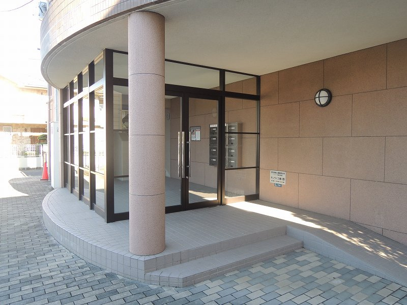 サンライズ桶川西のエントランス