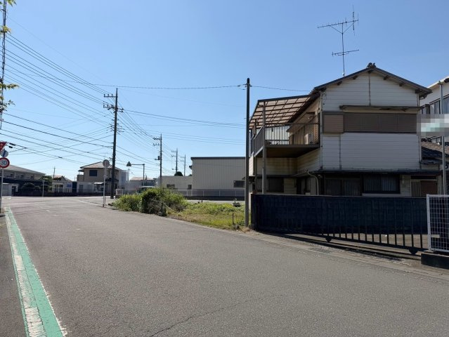 熊谷市三ヶ尻　売地の前面道路含む現地写真
