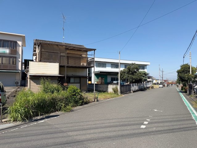 熊谷市三ヶ尻　売地の前面道路含む現地写真