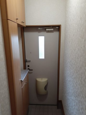 ローレルツインＢの玄関