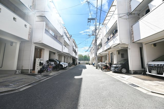 大阪市鶴見区茨田大宮3丁目中古戸建｜4LDK＋駐車1台可の前面道路含む現地写真|前面道路　幅員5ｍ
