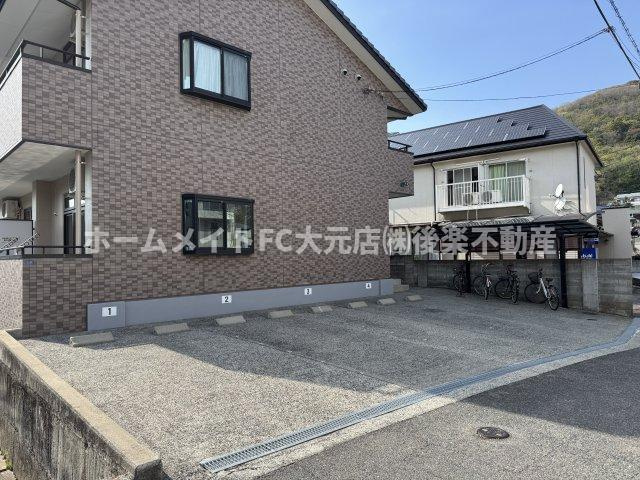 マスカットマンション弐番館の駐車場