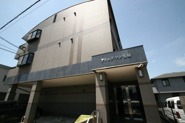 アミュズマン亀城の外観