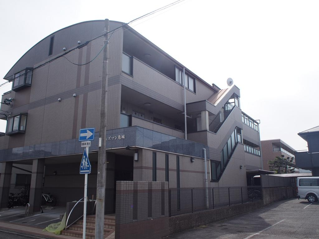 アミュズマン亀城の外観