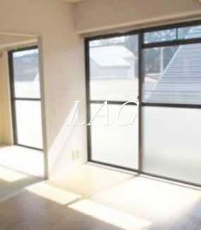 【居間・リビング】 | メゾン貝塚 | 洋室のお部屋です。