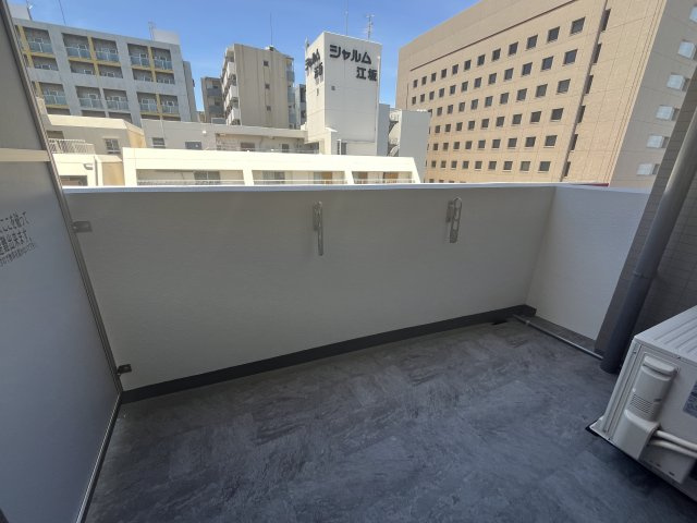 セレニテ江坂ミラクのバルコニー