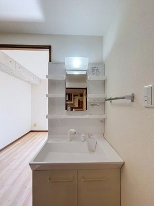 クレールけやき台の独立洗面台