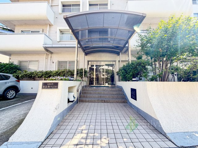 日商岩井恵比寿マンションのエントランス