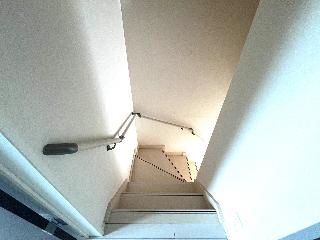仮）白河中山下新築アパートAの玄関|階段（イメージ）