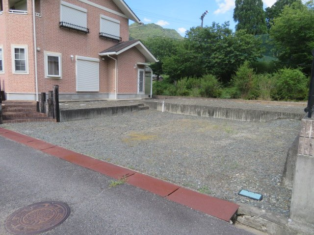 西脇市黒田庄町黒田の中古一戸建の駐車場