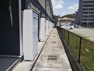 レオネクストサムシンエルスの玄関