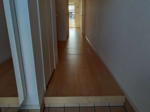 エル　フルーリエⅡの玄関